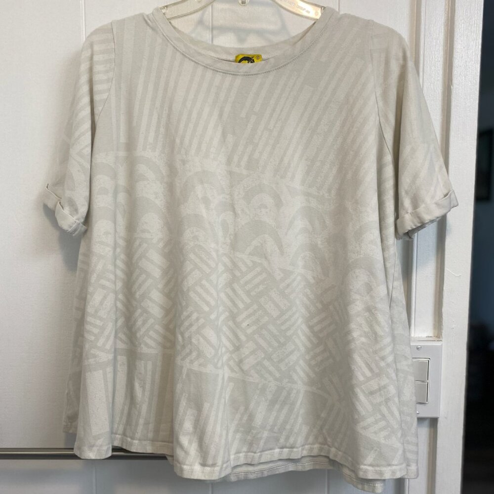 Hawaiian Designer Kealopiko Like New Small White on White Design